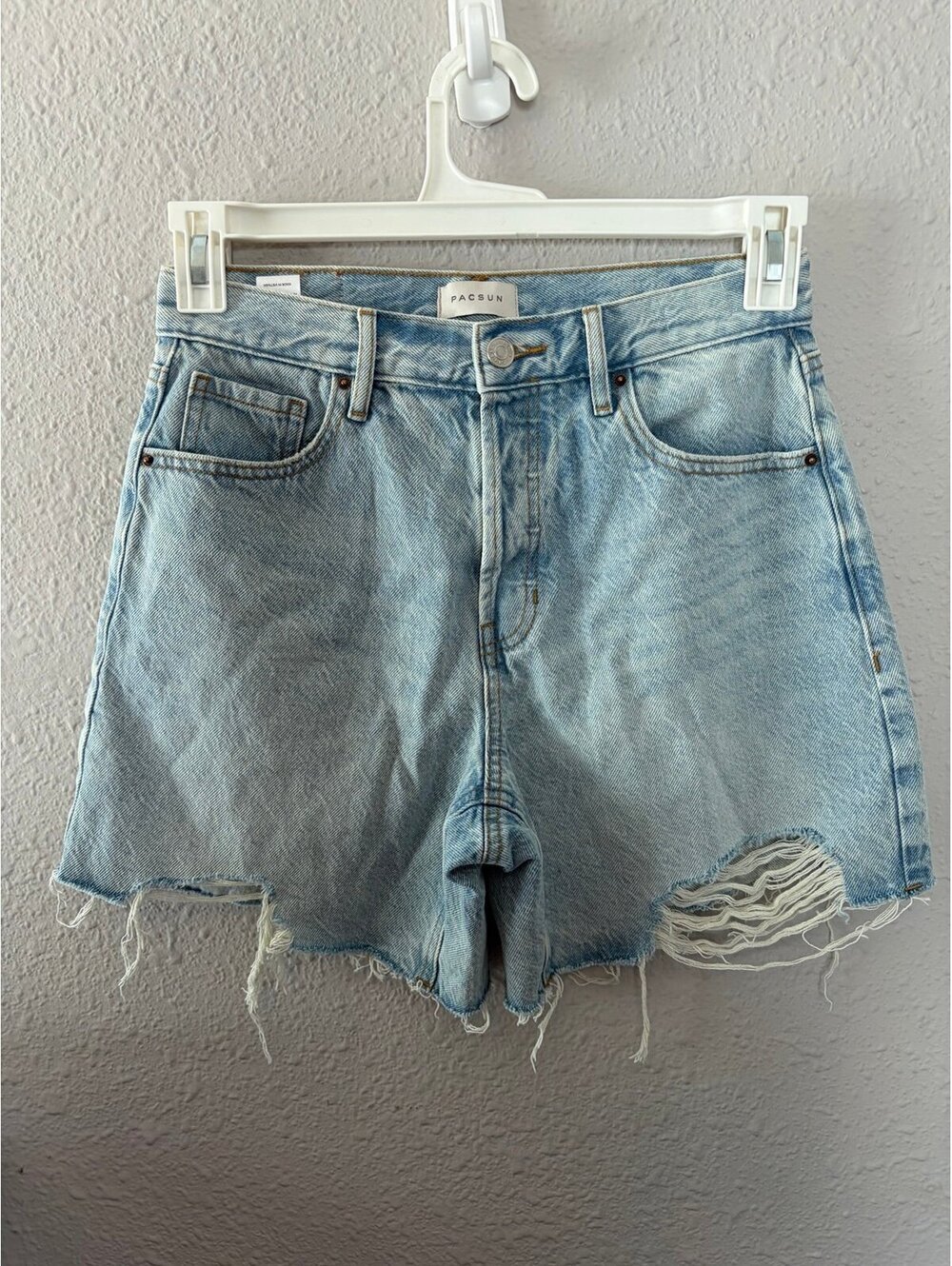 Pacsun High Rise Relaxed Short size 26 light wash. 6in inseam